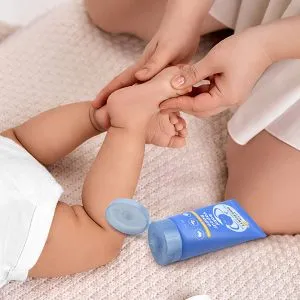 Cao bôi ấm ngực cho bé Little Innoscents BabyLittle Innoscents Baby